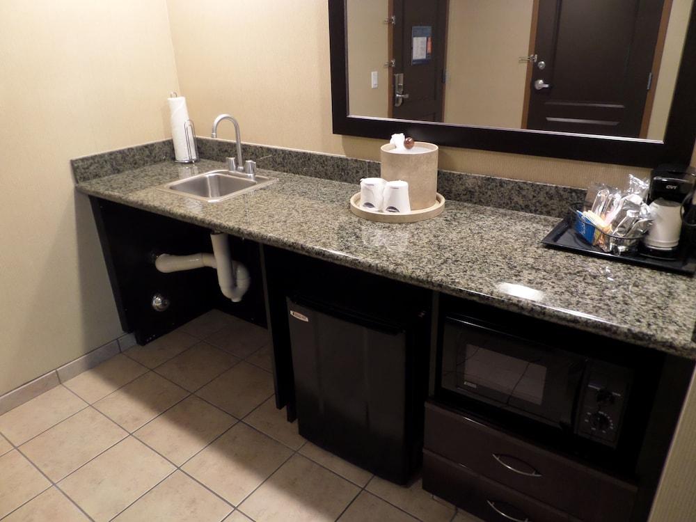 Hampton Inn And Suites Bakersfield / Highway 58 Eksteriør billede
