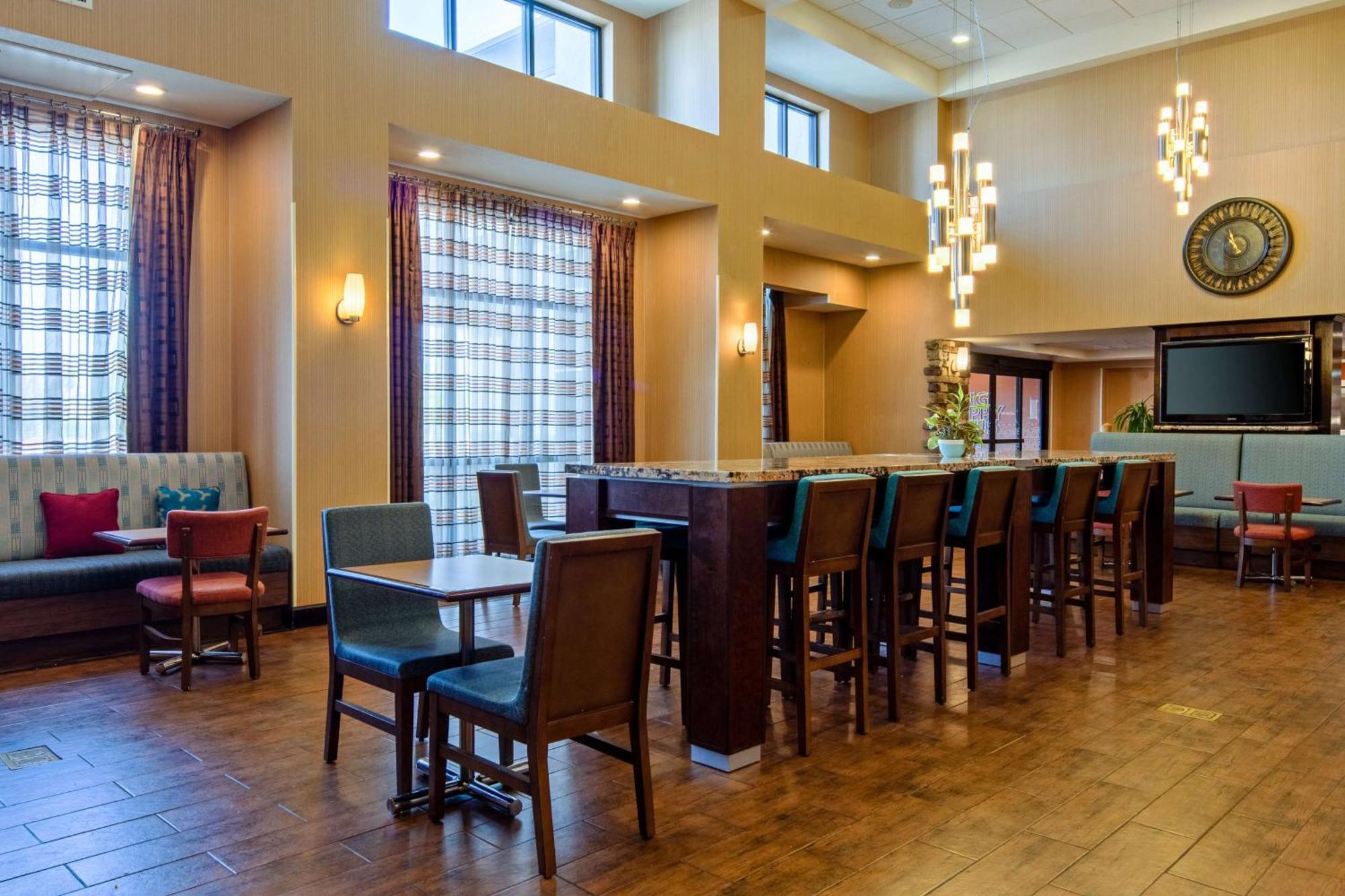 Hampton Inn And Suites Bakersfield / Highway 58 Eksteriør billede